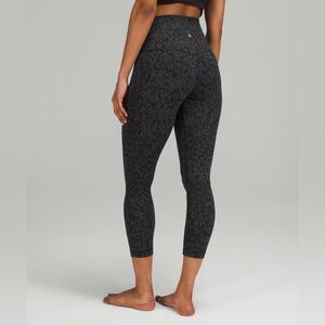 Lululemon Align High-Rise Crop 21”
Formation Camo Deep Coal Multi